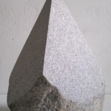 "OBIEKTON GRANICZNY"-granit/ H- 43 cm